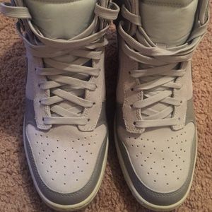 Women’s Dunk Sky Hi- Grey